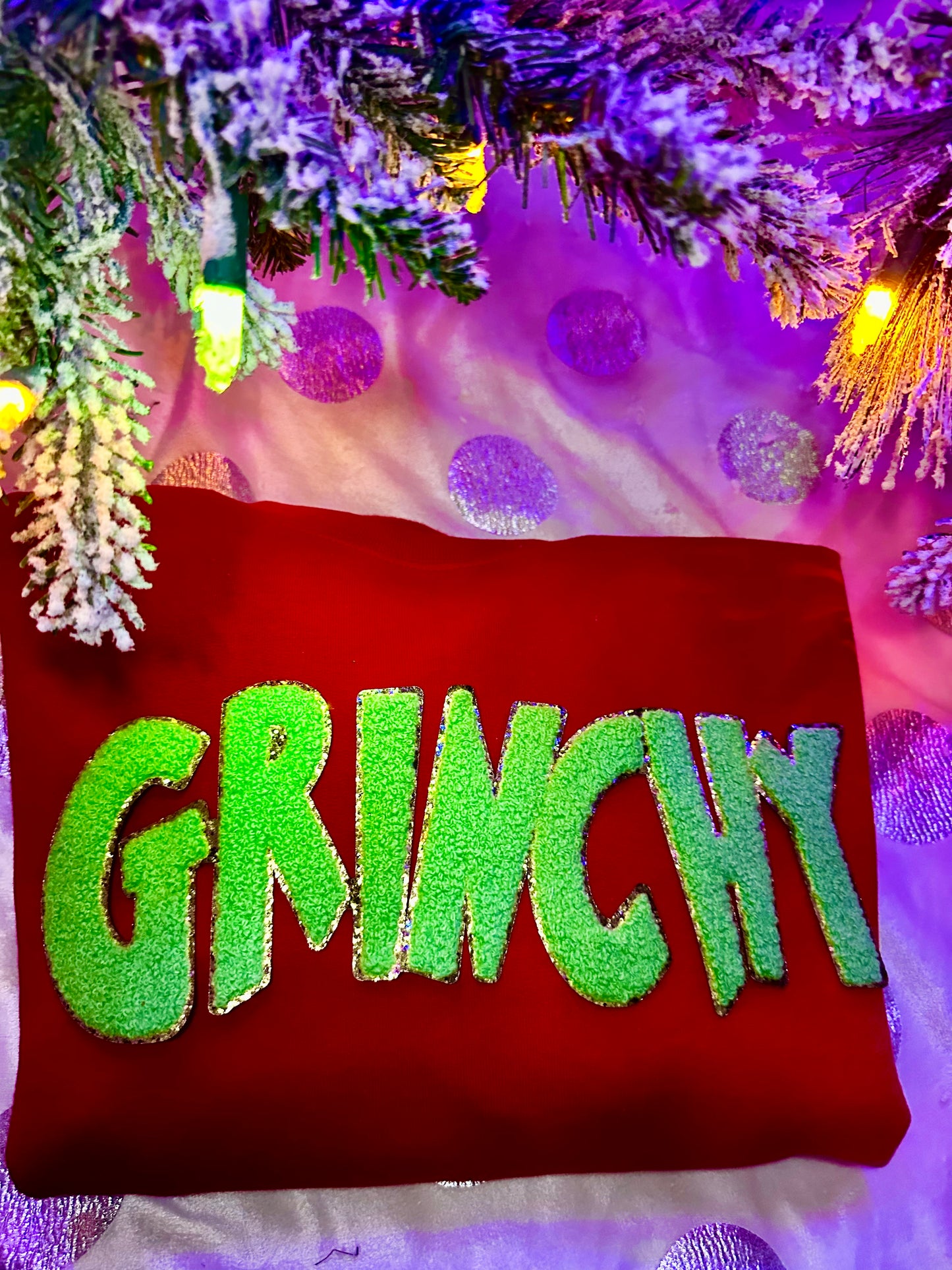 GRINCHY CHENILLE PATCH FLEECE CREW SWEATSHIRT