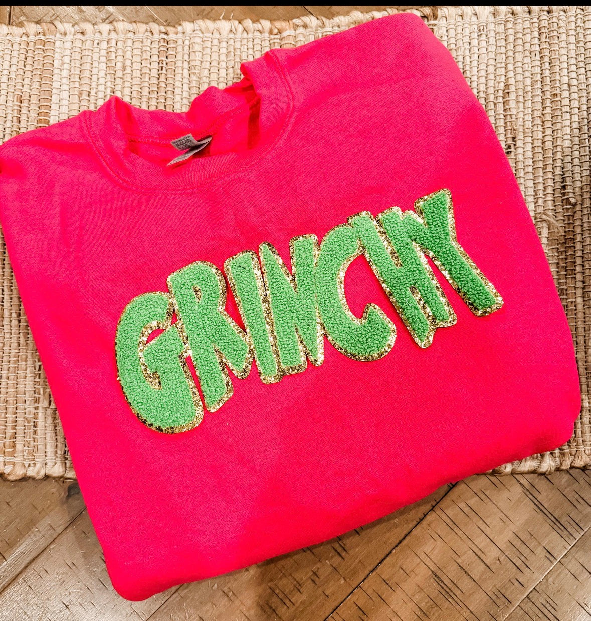 GRINCHY CHENILLE PATCH FLEECE CREW SWEATSHIRT